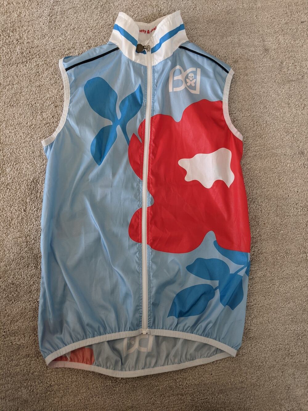Betty Designs Women's Cycling Wind Vest Size XS Blue Red Floral Mesh Back.